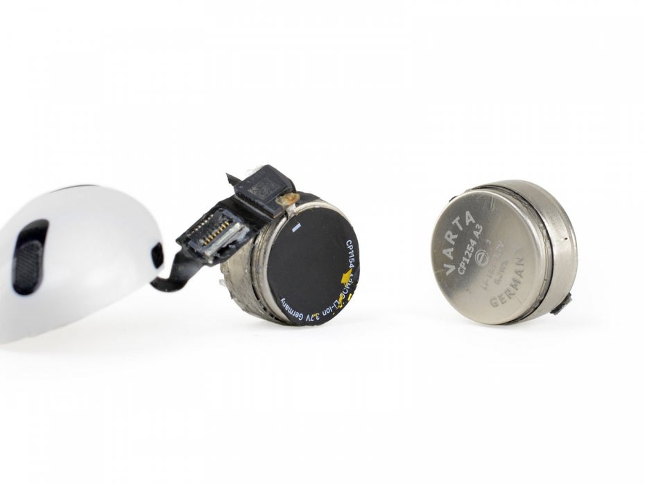 iFixit beweist: Vartas Coinpower-Miniakkus stecken in Apple Airpods. (Foto: iFixit)