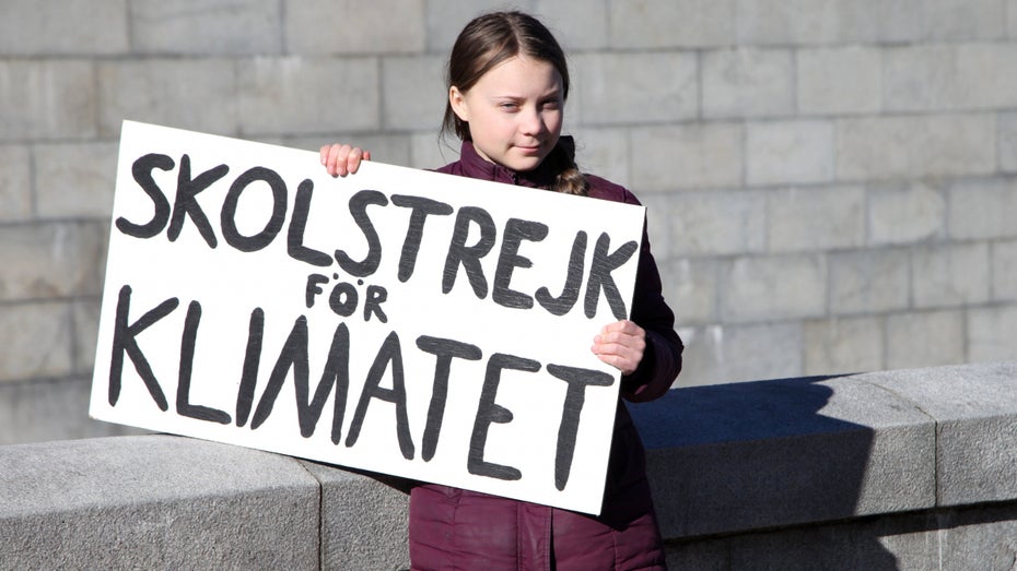 Greta Thunberg: Agentur macht aus berühmten Plakat kostenlose Schriftart Greta Thunberg: Agentur macht aus berühmten Plakat kostenlose Schriftart