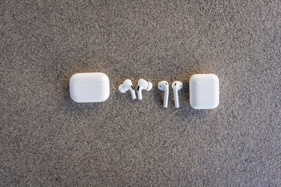 Links die Airpods Pro, rechts die normalen Airpods. (Foto: t3n)