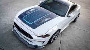 „Mustang Lithium”: Ford zeigt Elektroflitzer mit 6-Gang-Schaltung und 900 PS