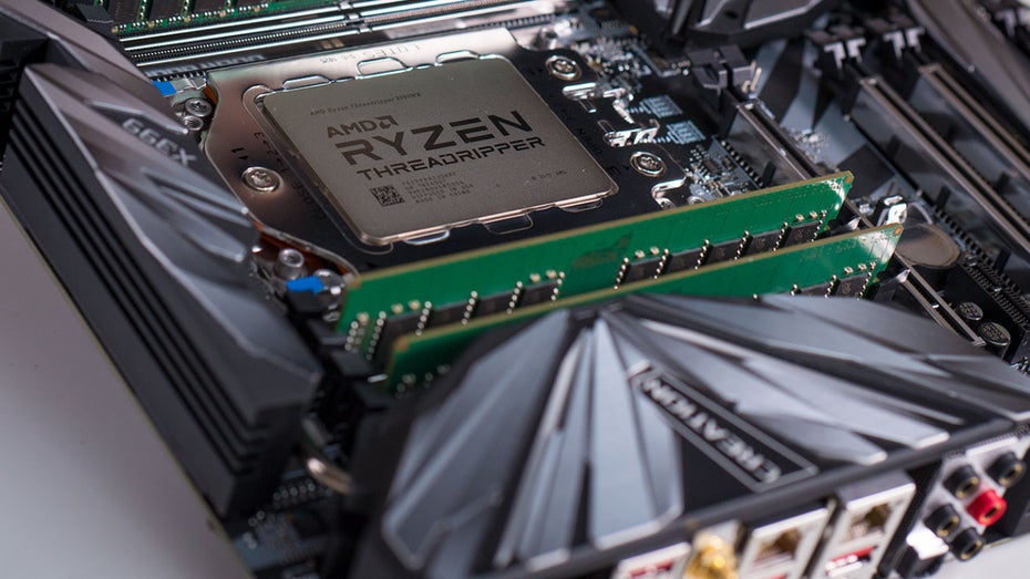Threadripper 3: AMD zeigt neue High-End-Prozessoren und kündigt 64-Kerner 3990X an Threadripper 3: AMD zeigt neue High-End-Prozessoren und kündigt 64-Kerner 3990X an