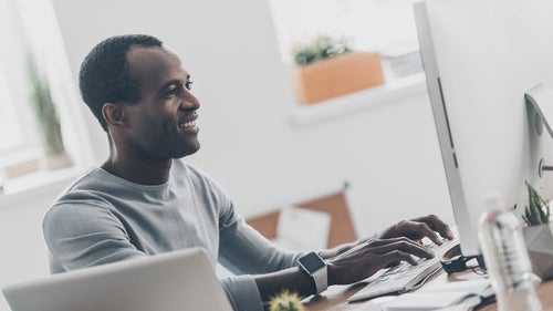 Mietgeräte und Steuerpauschale: Wie du 2021 im Homeoffice professionell arbeitest Mietgeräte und Steuerpauschale: Wie du 2021 im Homeoffice professionell arbeitest