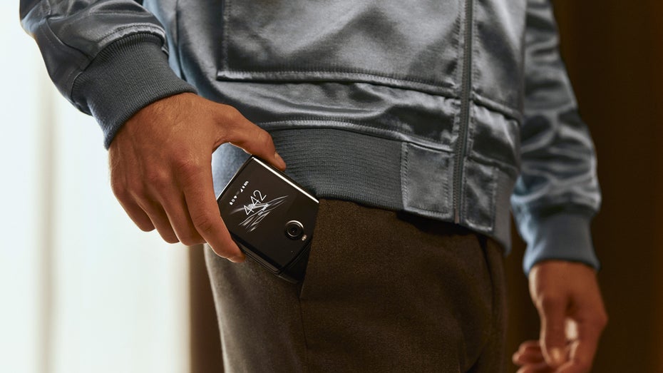 Motorola Razr: Foldable im Klapphandy-Design startet in Deutschland für 1.600 Euro