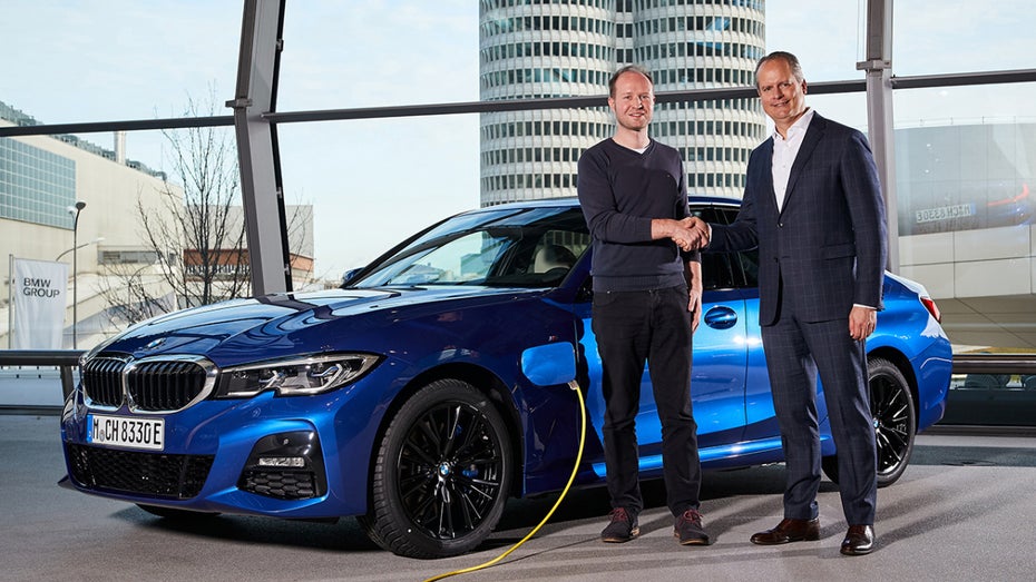 BMW verkauft 500.000 elektrifizierte Autos und trollt Elon Musk per Twitter