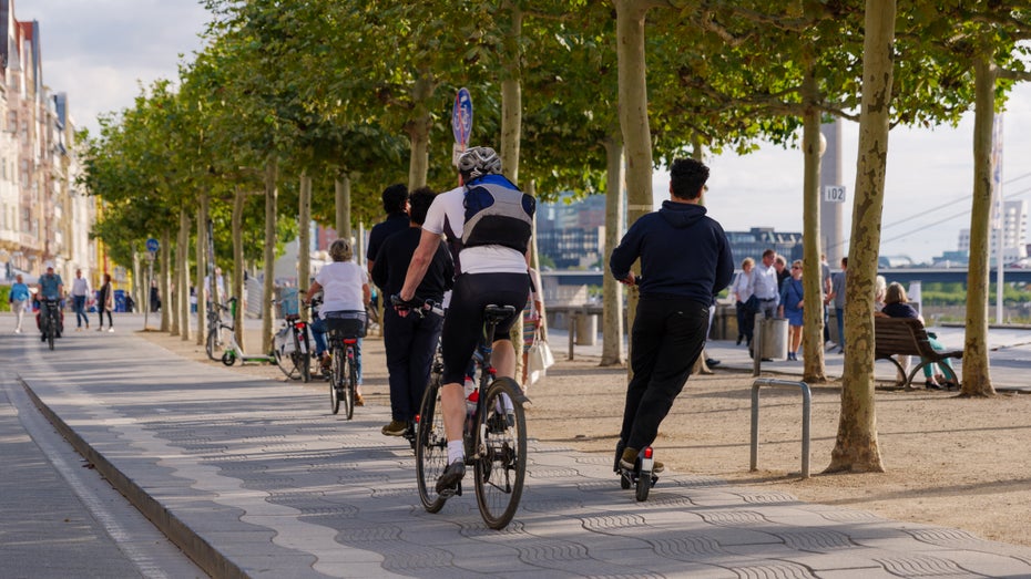 Studie: E-Scooter nicht unsicherer als Fahrräder