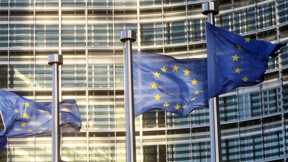 Digitale Demokratie: EU-Kommission plant strengere Regeln für Plattformen