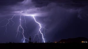 Gefahr bei Blitz und Gewitter: Warum deine Geräte besonderen Schutz brauchen