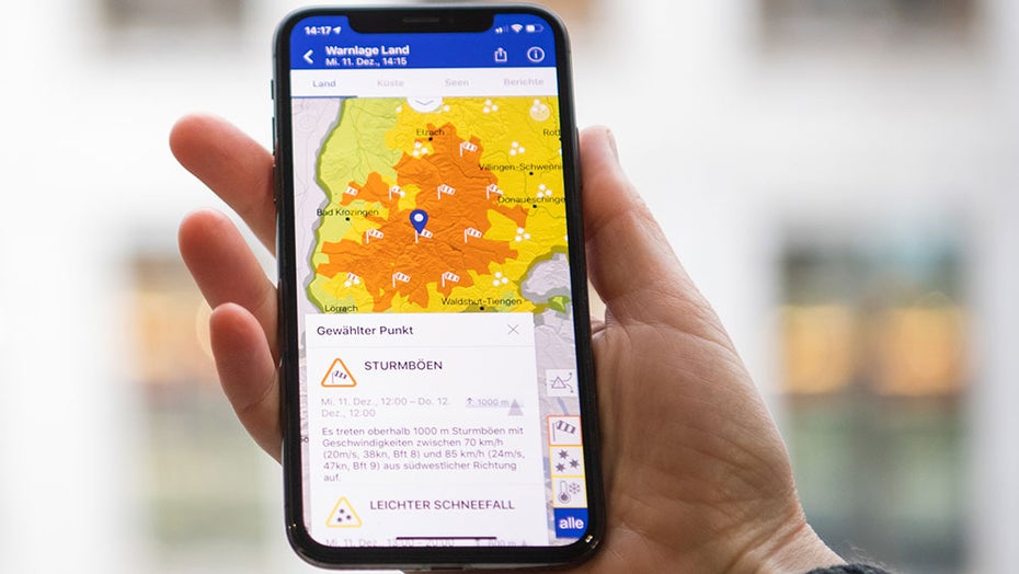 Die App des Deutschen Wetterdienstes (Foto: dpa/Tom Weller). BGH: Deutscher Wetterdienst darf nur Unwetterwarnungen kostenlos anbieten