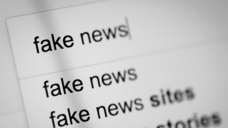 (Bild: Stephen Plaster / Shutterstock) Schlüsselfaktor für Desinformation: Studie sieht Facebook als Fake-News-Zentrale