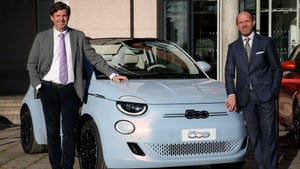 Stadtflitzer im Retro-Look: Vollelektrischer Fiat 500 vorgestellt