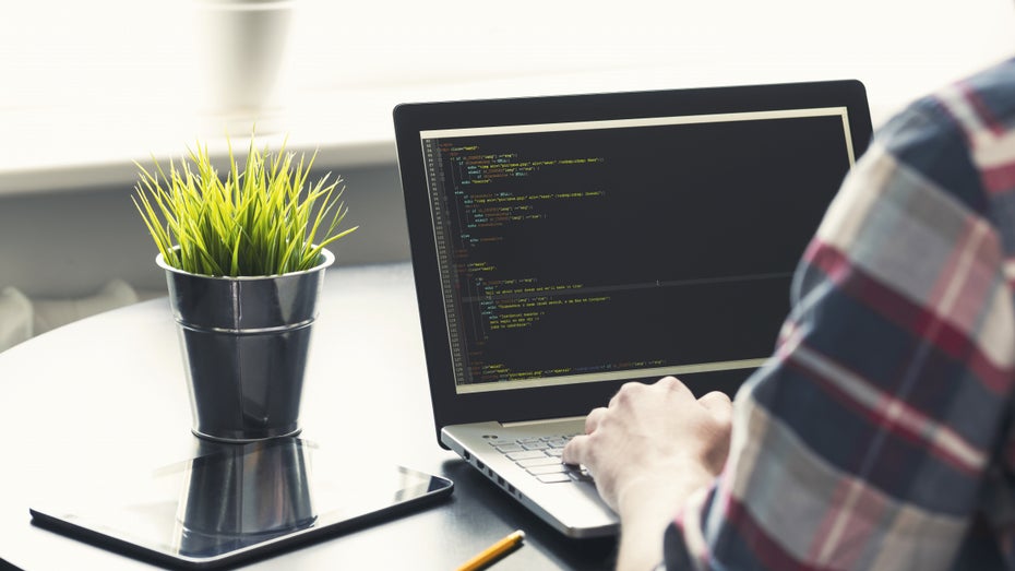 (Foto: ronstik/Shutterstock) Wie funktioniert ein Compiler? Mit diesem Projekt baust du dir selbst einen