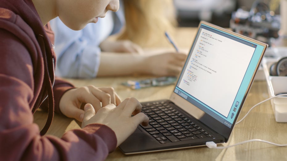 Schulen fehlt es vor allem an digitalen Arbeitsplätzen. Ministerin: Deutschland zu langsam bei Digitalisierung an Schulen