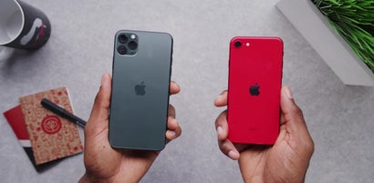 iPhone 11 Pro neben dem neuen iPhone SE 2020