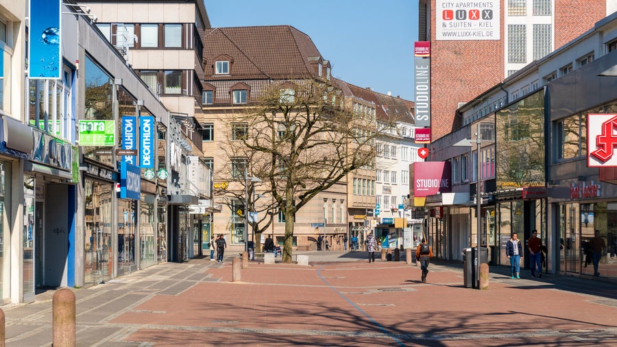 Die Einkaufsstadt stirbt? Egal, beleben wir lieber die Innenstadt neu