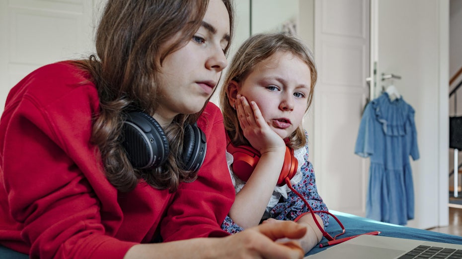 Arbeitsblätter per PDF, Meetings per Zoom – und warum sind Deutschlands Schulen nicht schon lange digitalisiert? (Symbolbild: dpa) Digitalisierung der Schulen: Wo ist die Cloud?