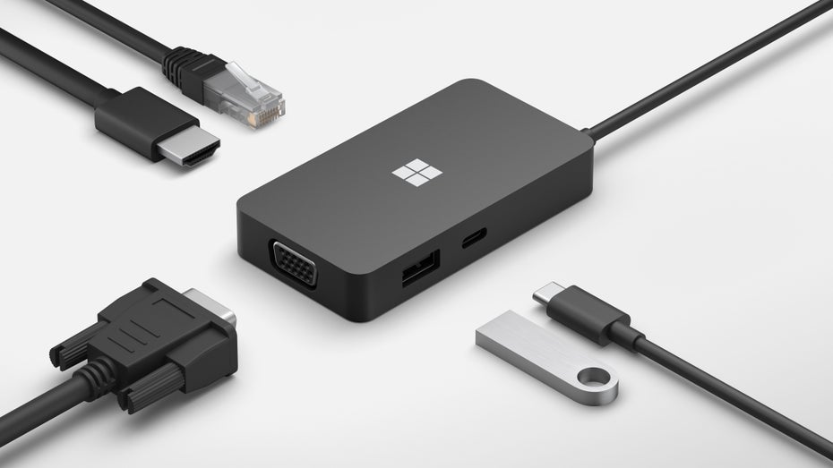 Das USB-C Travel Hub ist ein schlankes Addon, das eure Mobilgeräte mit USB-A, Ethernet, VGA, HDMI und einem weiteren USB-C-Slot ausstattet. (Bild: Microsoft)