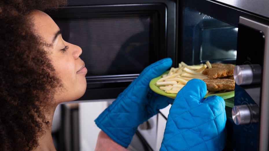 MIT nimmt Mikrowellennutzung unter die Lupe. (Bild: Shutterstock/Andrey_Popov) Gesundheitsdaten: MIT-System überwacht Gerätenutzung in Haushalten