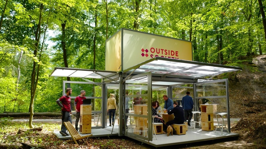 Outside Society bringt das Meeting in den Wald Outside Society bringt das Meeting in den Wald