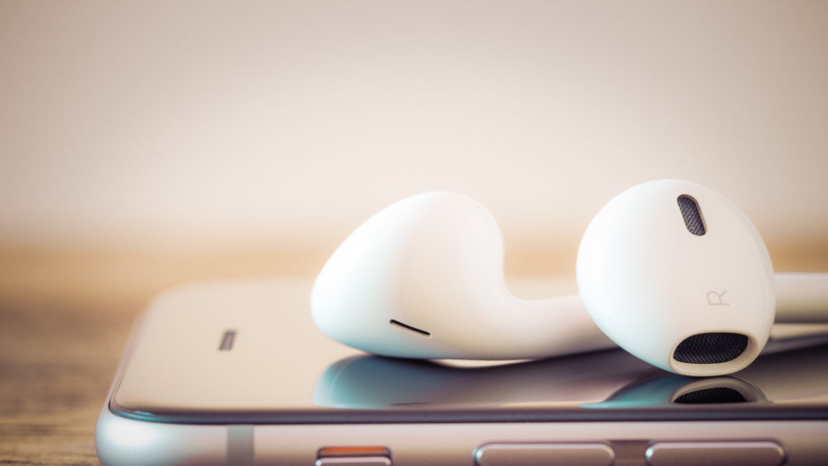 (Foto: Shutterstock / blackzheep) Das t3n Wochenbriefing: Neuer Podcast mit den wichtigsten Tech-News der Woche