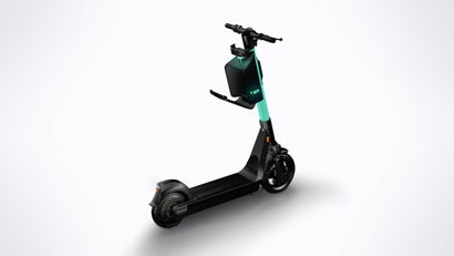 Tier E-Scooter mit Smartbox für den Klapphelm