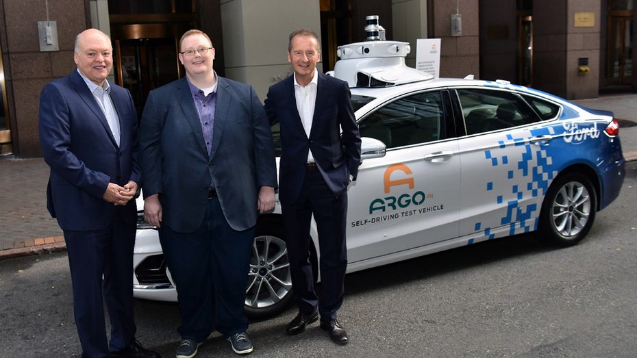 Ford-Chef Jim Hackett, Argo-AI-CEO Bryan Salesky und VW-Vorstandsvorsitzender Herbert Diess. (Foto: Ford) Autonomes Fahren: VW investiert 2,6 Milliarden in Fords Selbstfahr-Startup Argo AI