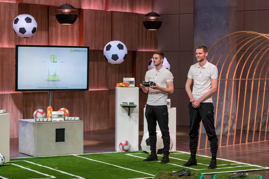 Grpstar macht neuartige Fußballstollen (Foto: TVNOW / Bernd-Michael Maurer)