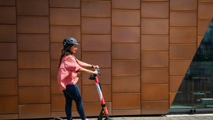 Unfallauswertung: E-Scooter-Fahrer sollten dringend einen Helm tragen