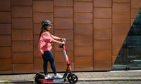 Unfallauswertung: E-Scooter-Fahrer sollten dringend einen Helm tragen