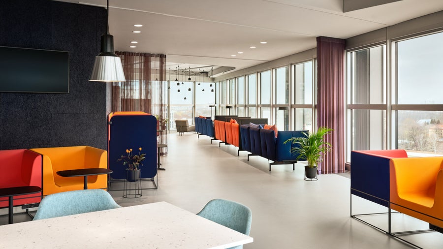 Mit Verspätung: Bahn eröffnet ersten eigenen Coworking-Space im Berliner Hauptbahnhof Mit Verspätung: Bahn eröffnet ersten eigenen Coworking-Space im Berliner Hauptbahnhof