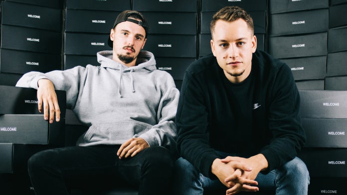 T-Shirts, Hoodies, Mützen: Diese Berliner verdienen Millionen mit Startup-Merch T-Shirts, Hoodies, Mützen: Diese Berliner verdienen Millionen mit Startup-Merch