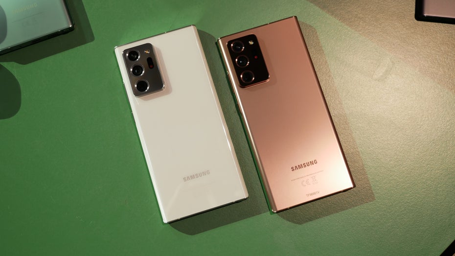 Samsung Galaxy Note 20 Ultra 5G in Weiß und Bronze.