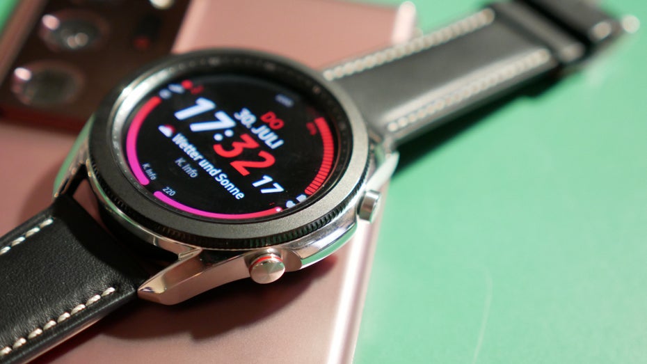Die Samsung Galaxy Watch 3 45mm in Mystic Silver im Hands-on. (Foto: t3n)