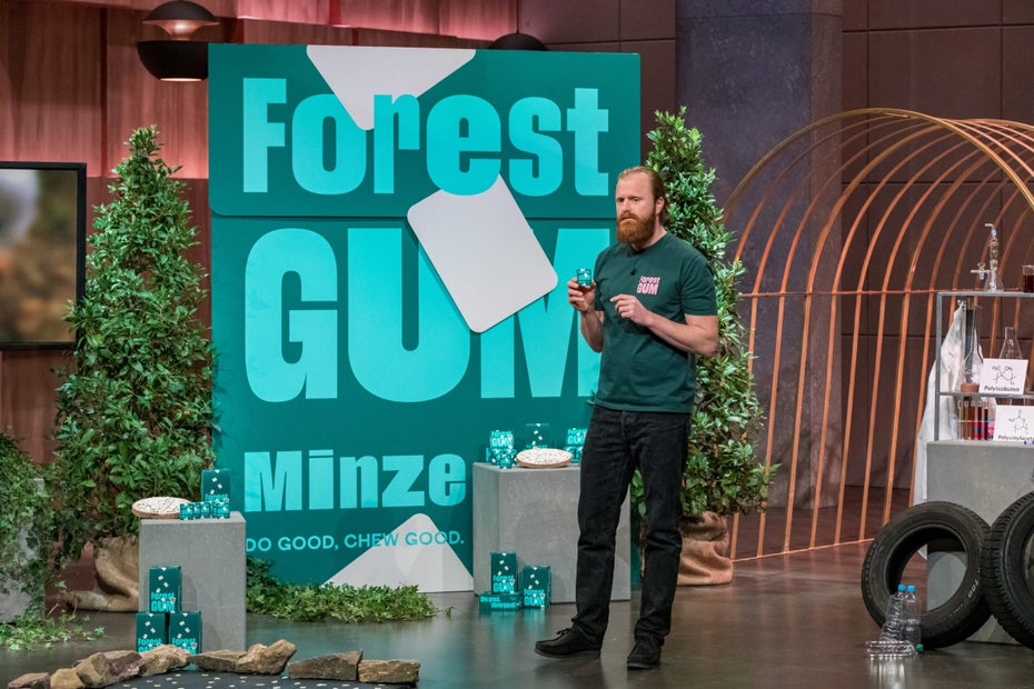 Forest Gum nimmt das Gummi aus Kaugummi. (Foto: TVNOW/ Bernd-Michael Maurer)