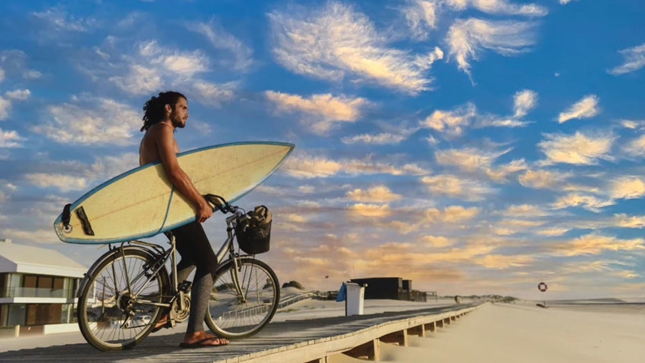 Adobe nutzt KI in allen großen Produkten, hier beim Sky Replacement in Photoshop. (Foto: Adobe) Adobe Max: Neue Top-Funktionen in Photoshop, Lightroom und anderen Produkten