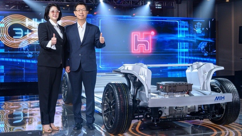 Foxconn will mit Hilfe einer eigenen Elektroautoplattform aus der Abhängigkeit von Apple entfliehen. (Foto: dpa) Foxconn: iPhone-Vertragsfertiger kündigt weitere E-Auto-Fabriken an
