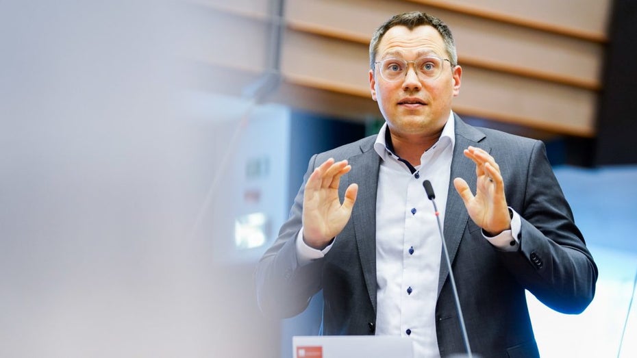 EU-Abgeordeneter Wölken will neue Regeln für Facebooks Newsfeed – bisher steht die EU-Kommission auf seiner Seite. (Foto: EP) Digitale-Dienste-Gesetz: So will die EU die Tech-Konzerne unter Kontrolle bekommen