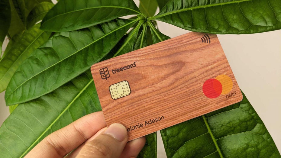 Debitkarte aus Holz: Ecosia wird zum Fintech Debitkarte aus Holz: Ecosia wird zum Fintech