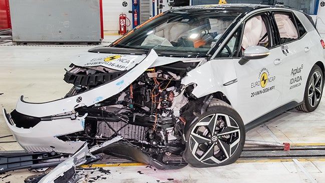 VW ID 3 nach dem Aufprall. (Bild: Euro NCAP) VW ID 3 im Crashtest: 5 Sterne für Model-3-Herausforderer