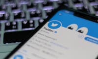 Wegen illegaler Inhalte: Russland bremst Twitter