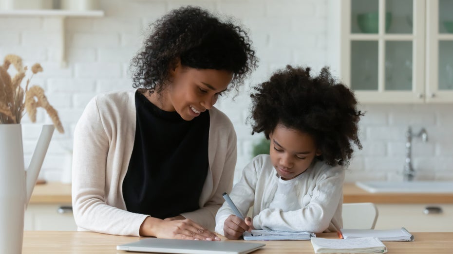 Was eine Mutter Eltern rät, damit Homeoffice und Homeschooling klappen