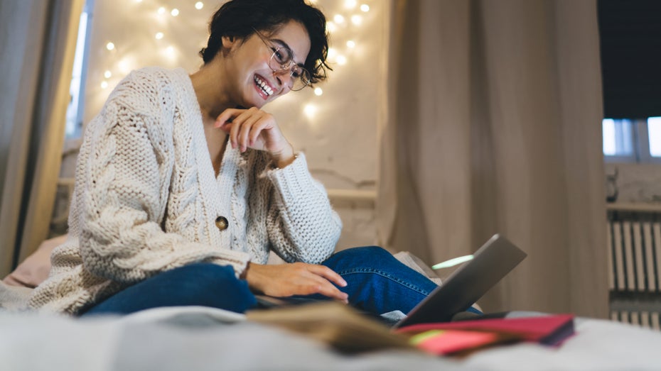 Zoom-Hintergrund einstellen: So wird es auch vor der Webcam Weihnachten