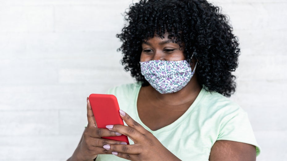 Gesichtserkennungs-Algorithmen kommen mit Masken zurecht. (Foto: DisobeyArt/Shutterstock) Gesichtserkennungssoftware kommt immer besser mit Masken zurecht