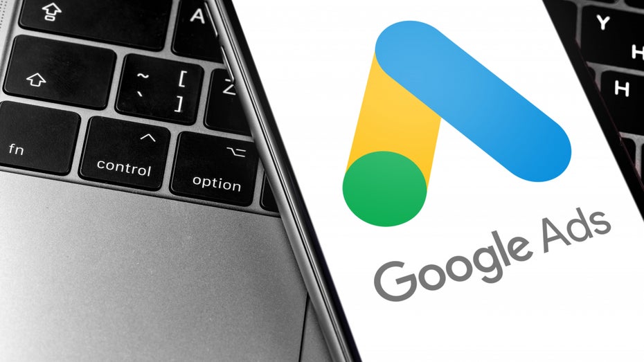 Wer Google-Partner:in werden oder bleiben möchte, muss die Werbeausgaben bei Google Ads prüfen sowie die Zertifizierungsquote und den Optimierungsfaktor. (Bild: Primakov/Shutterstock) Google-Partner-Programm: Ab sofort gelten neue Anforderungen