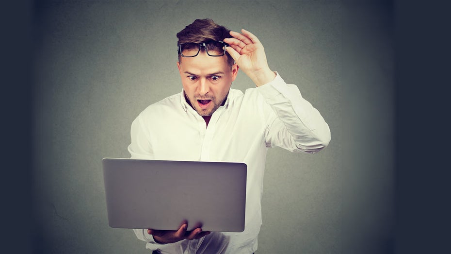 GA-User: „Nanu, was sind das denn für Zahlen?“ (Foto: FGC / Shutterstock) Zahlensalat: Google Analytics spinnt, nur warum ist unklar