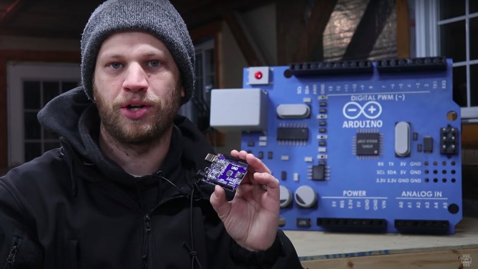 Bastler baut riesigen Arduino – und der funktioniert sogar