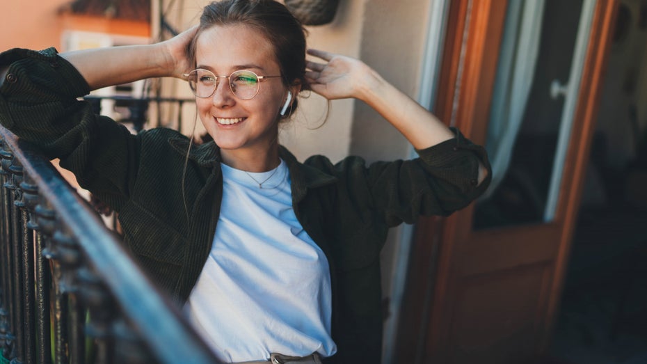 Urlaub und Überstunden an Kolleginnen und Kollegen spenden – so geht's! (Foto: Shutterstock-ImYanis) Urlaub und Überstunden: Kann ich die freie Zeit an Kollegen spenden?
