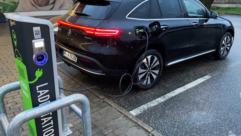 Mythen der Elektromobilität: Überlasten Elektroautos unser Stromnetz? Mythen der Elektromobilität: Überlasten Elektroautos unser Stromnetz?