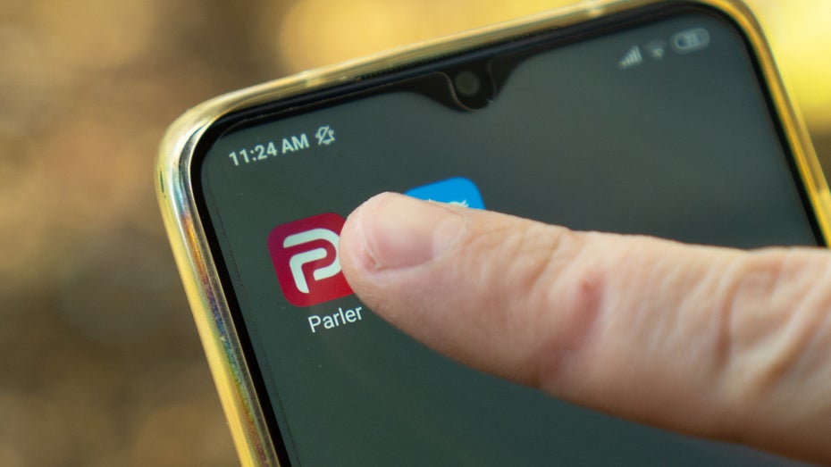 Parler: Mails zeigen, dass Amazon die Moderation schon vor Monaten kritisiert hat Parler: Mails zeigen, dass Amazon die Moderation schon vor Monaten kritisiert hat