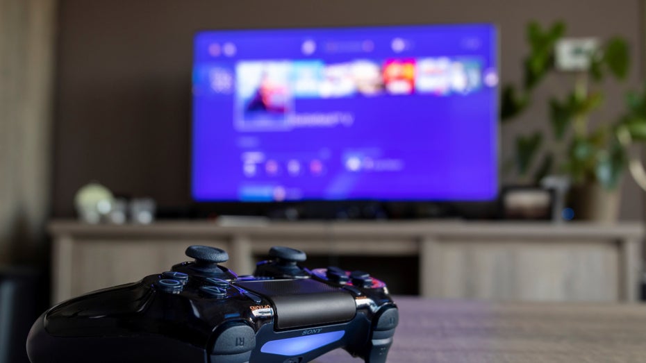 Auch die Playstation 4 wird 2021 wohl noch eine Rolle spielen. (Abbildung: Shutterstock / Joeri Mostmans) Business-Trends im Gaming: Was sind die Geschäftsmodelle der Zukunft?