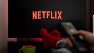 Netflix günstiger: Das musst du über das neue Abo mit Werbung wissen